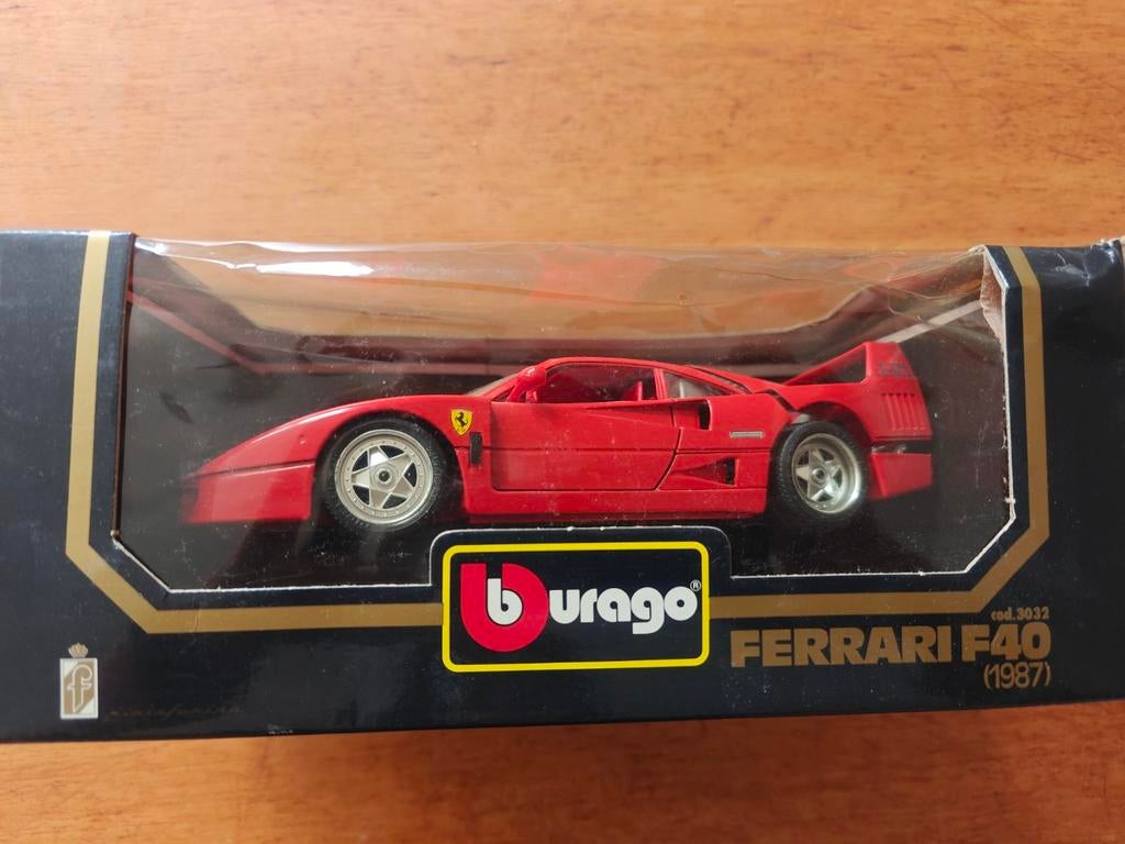 Burago Ferrari F40 (1987) Die-Cast Model 1:18, Hobby en Vrije tijd, Modelauto's | 1:18, Ophalen of Verzenden, Zo goed als nieuw