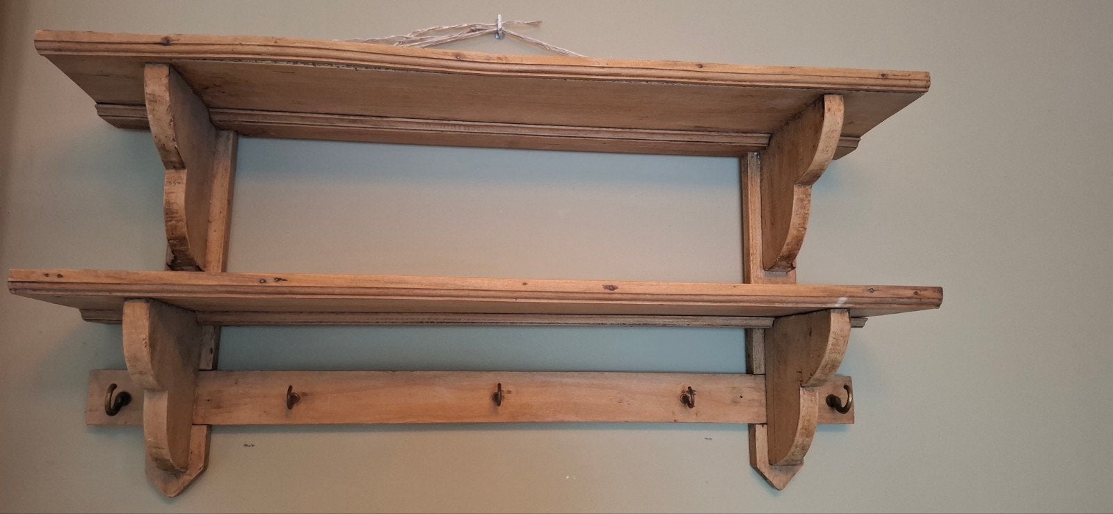 regaal origineel hout twee lagen haakjes, Ophalen of Verzenden, Gebruikt