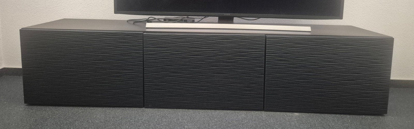 IKEA BESTÅ TV-meubel met deuren, zwartbruin/Timmervike zwart, Ophalen, 150 tot 200 cm, Zo goed als nieuw, Minder dan 100 cm