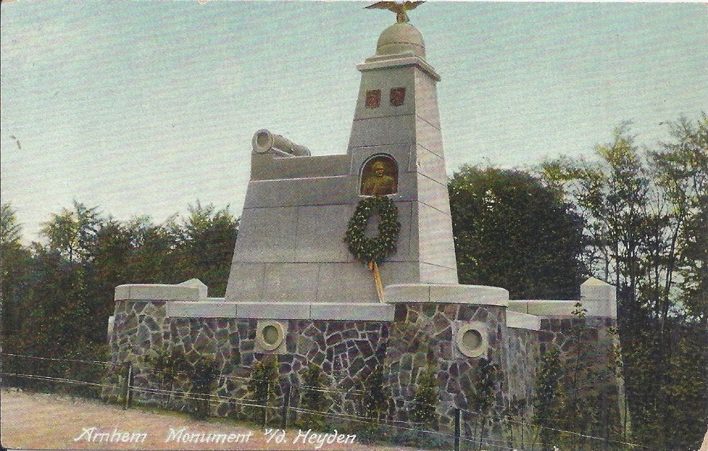 Arnhem Monument v/d Heijden Oude gelopen Ansichtkaart ( A237, Ophalen of Verzenden, 1920 tot 1940, Gelopen, Gelderland