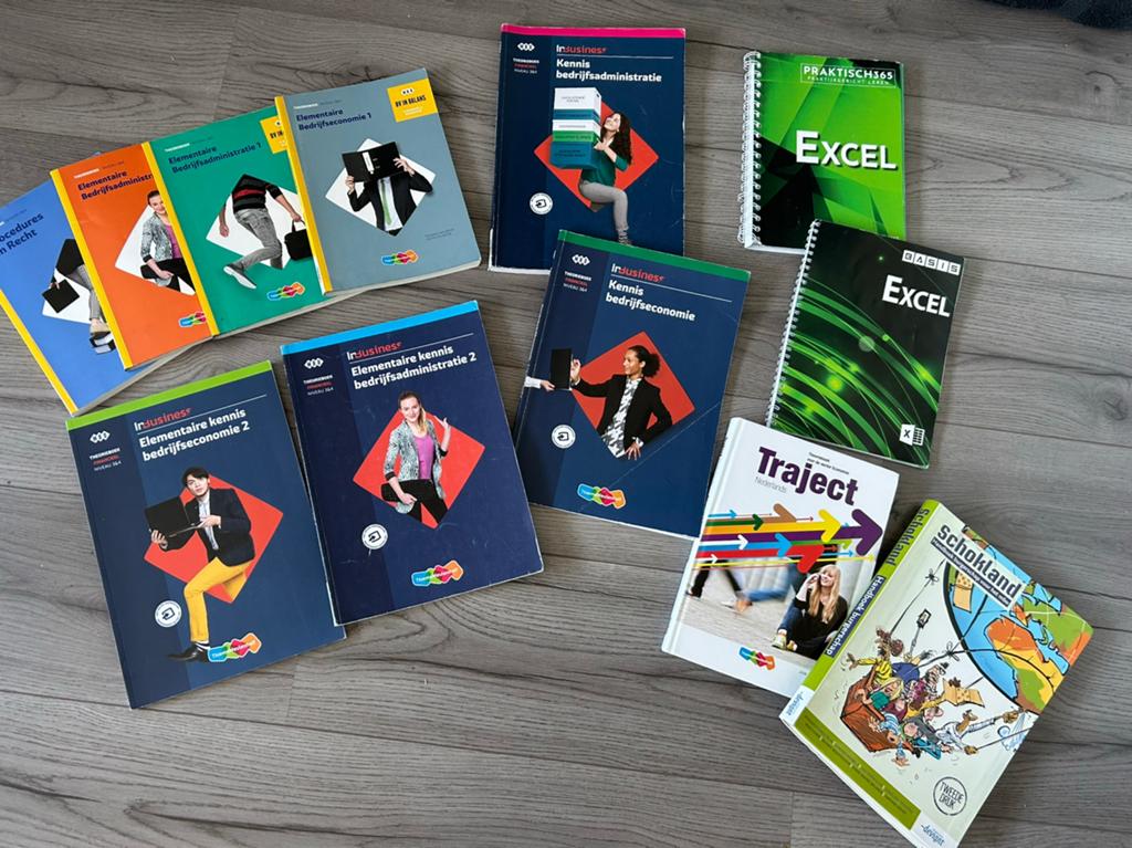 Schoolboeken bedrijfsadministratie niveau 3/4, Boeken, Ophalen of Verzenden, Zo goed als nieuw