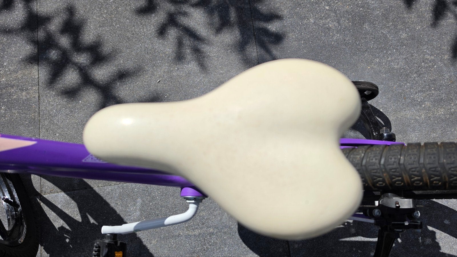 RoyalBaby children's bicycle purple with training wheels, Fietsen en Brommers, Ophalen, Zijwieltjes, RoyalBaby, Schijfrem