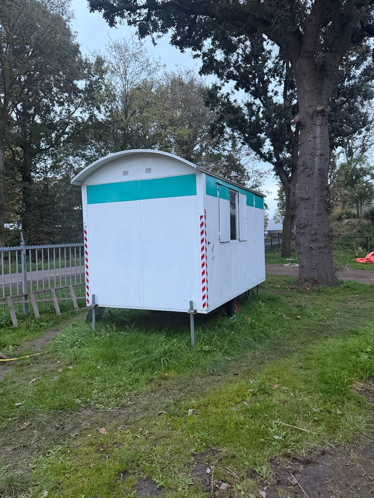 Schaftkeet / Bouwkeet met toilet en wasbak, Ophalen, Gebruikt