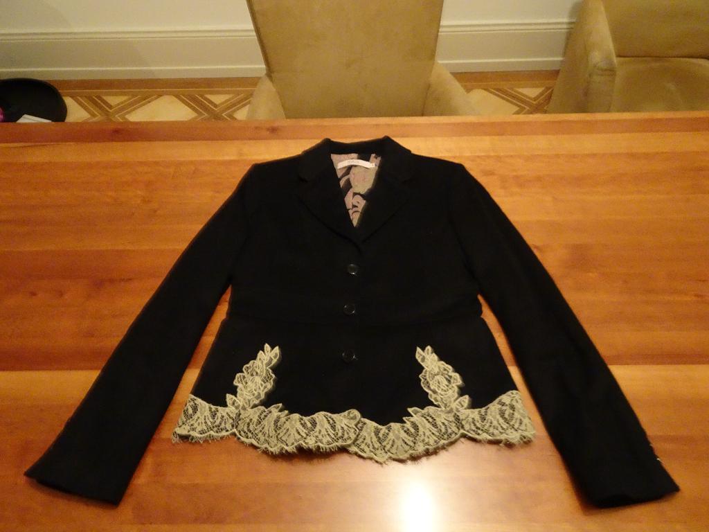 VALENTINO zwarte blazer afgezet met kant, Zwart, Maat 42/44 (L), Nieuw, Ophalen of Verzenden