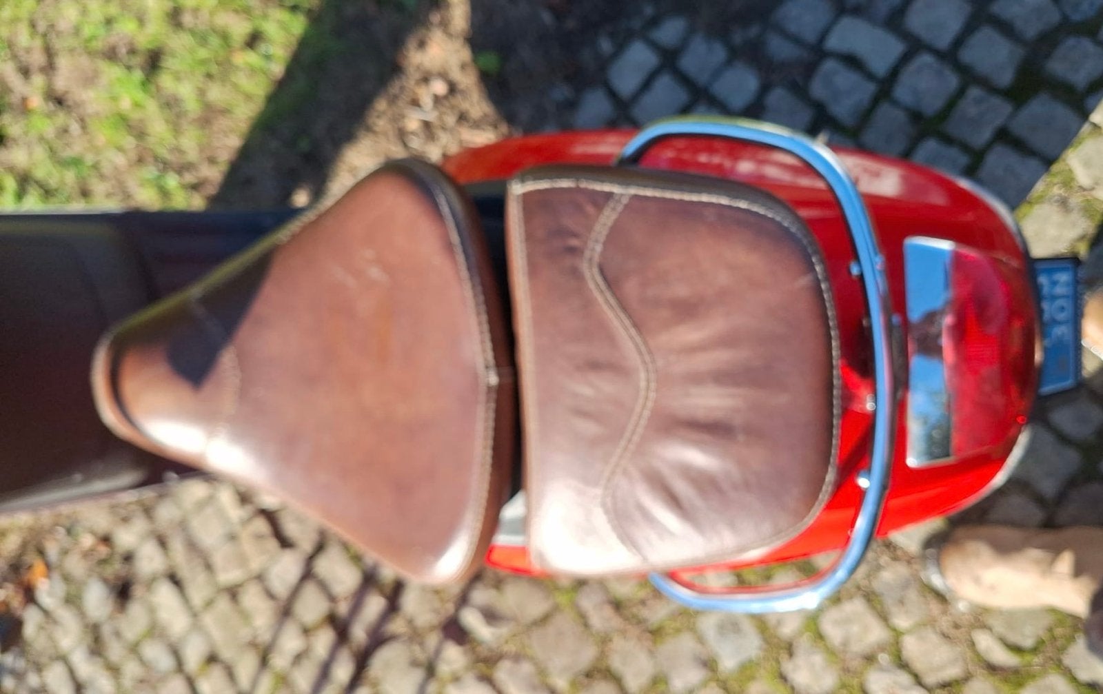 Foto 9 van Vespa LX 50 - Rode Scooter met Bruin Lederen Zadel