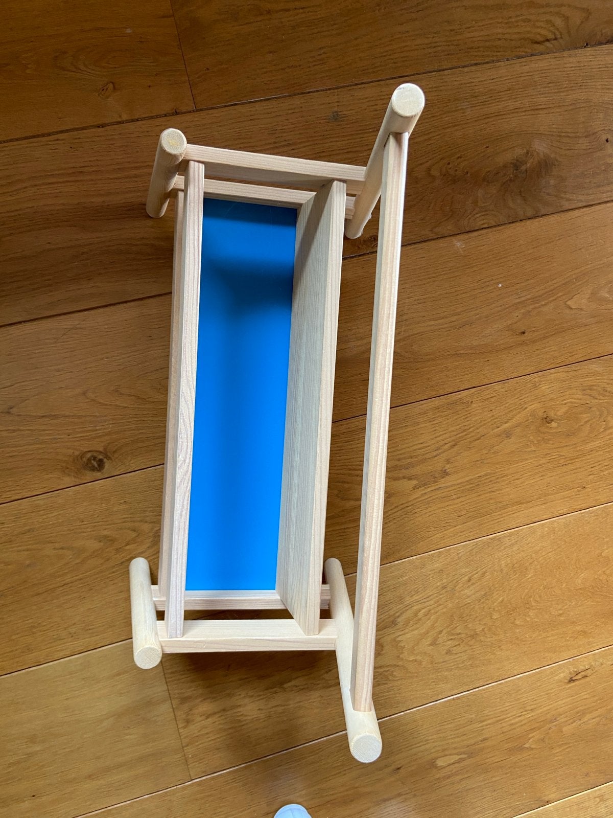 Foto 2 van IKEA Flisat Boekenrek - Houten Wandrek voor Kinderkamer