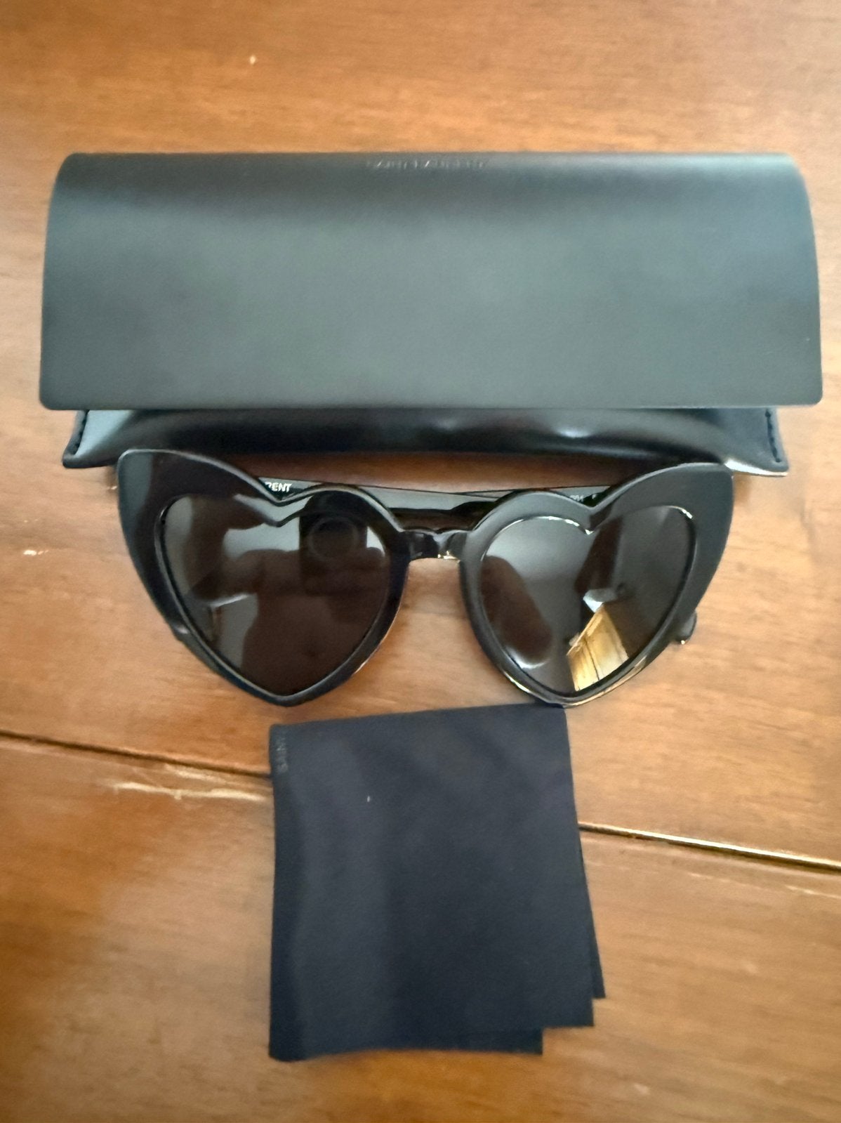Nieuwe Saint Laurent Loulou hartvormige zonnebril, Overige merken, Zonnebril, Zwart, Nieuw
