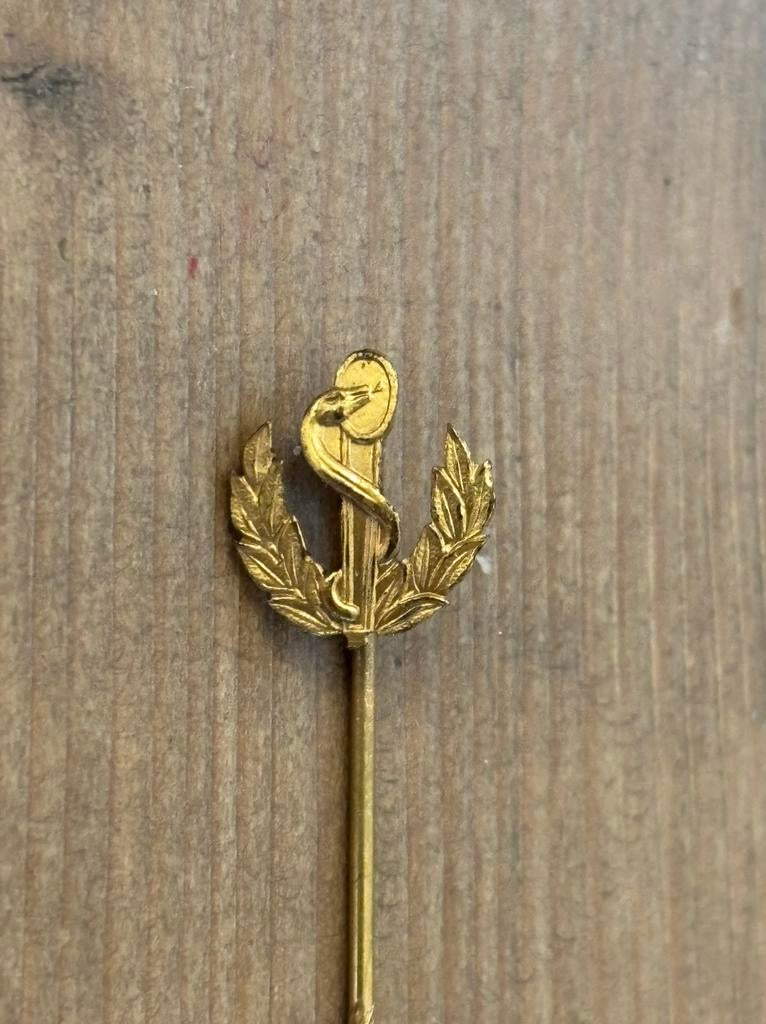 Speldje Geneeskundige Dienst Mobilisatie 1939 serie Begeer, Verzamelen, Ophalen of Verzenden, Nederland, Embleem of Badge