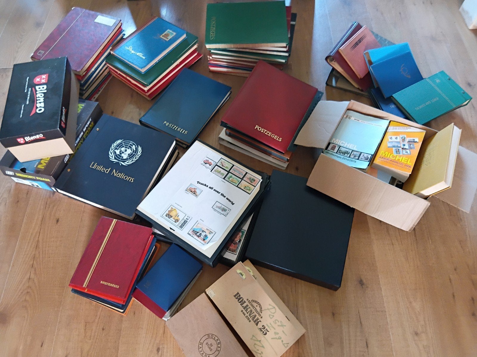 postzegelverzameling  , veel postzegels, Postzegels en Munten, Postzegels | Volle albums en Verzamelingen, Nederland en Buitenland