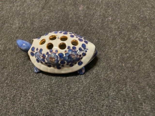 schildpad met gaatjes in schild, Verzamelen, Ophalen of Verzenden, Dier