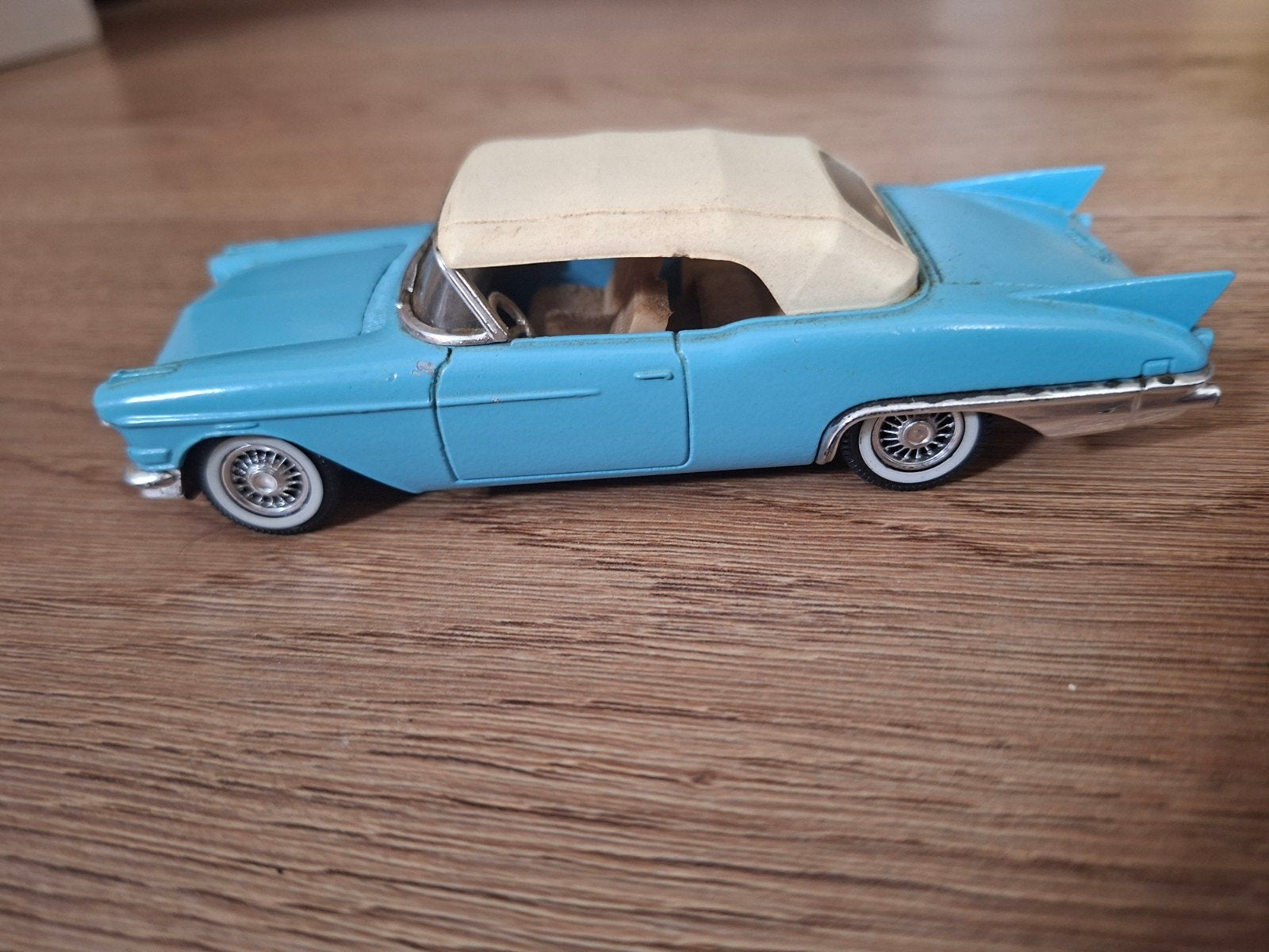 Vintage Cadillac Eldorado Speelgoedauto - Lichtblauw, Hobby en Vrije tijd, Modelauto's | 1:43, Ophalen, Gebruikt, Auto, Overige merken