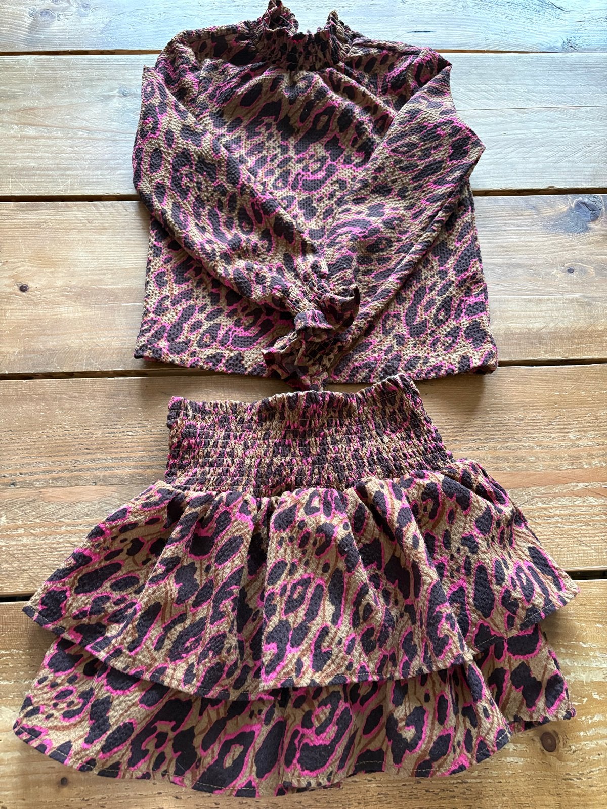 Leopardprint setje met rok en shirt maat 122/128, Ophalen of Verzenden, Zo goed als nieuw, Meisje, Setje
