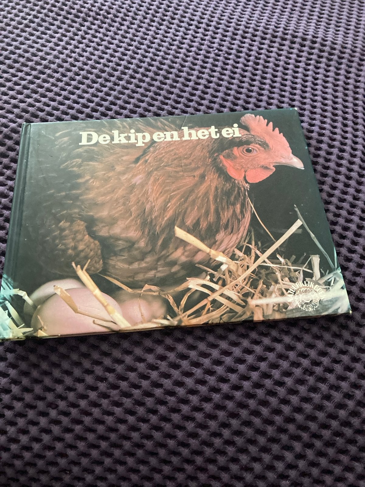De kip en het ei - Boek over kippen en eieren, Ophalen of Verzenden, Zo goed als nieuw, Overige onderwerpen