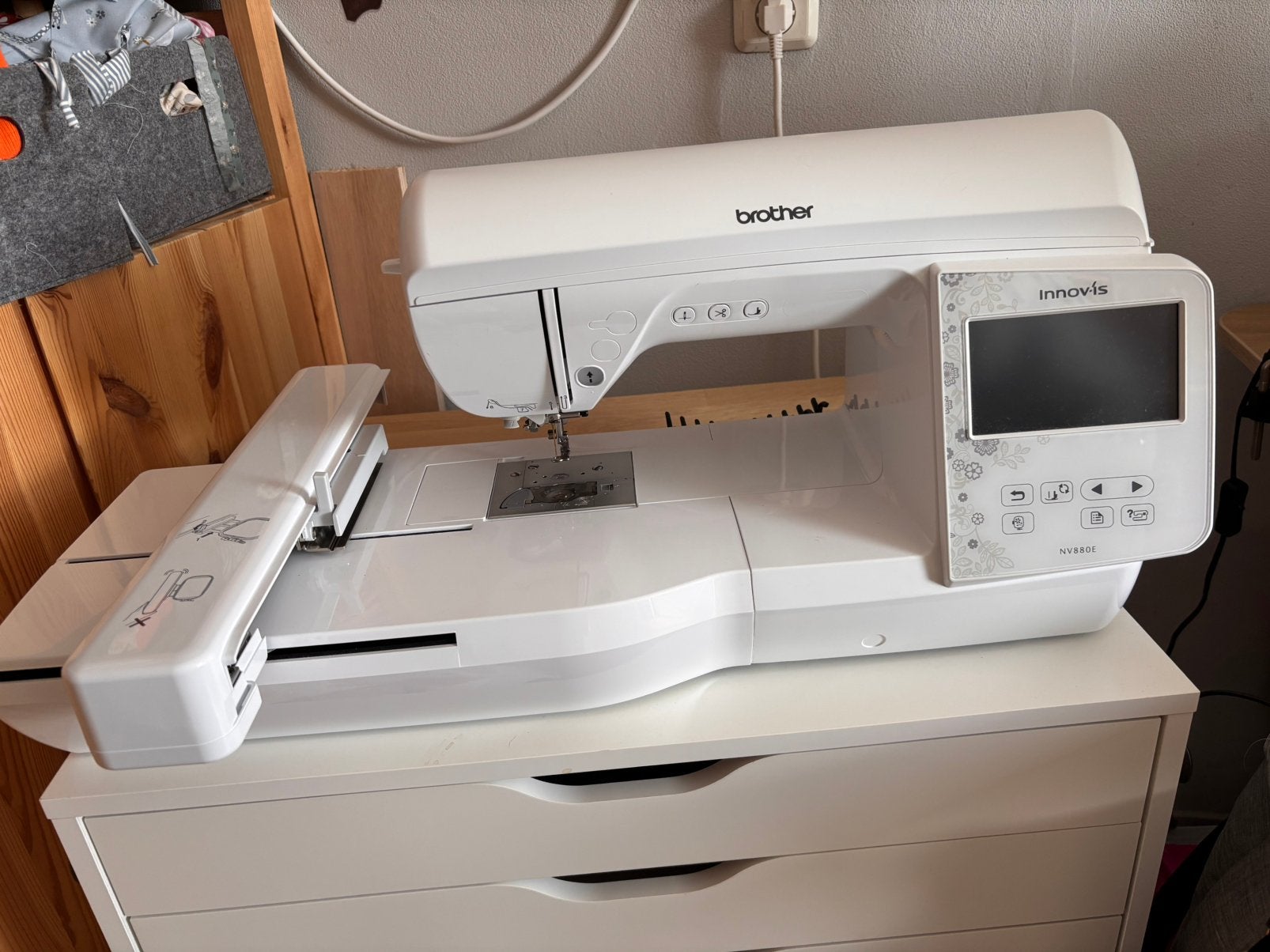 Zeer mooie Brother Innovis NV880e borduurmachine, Hobby en Vrije tijd, Ophalen, Zo goed als nieuw, Borduurmachine