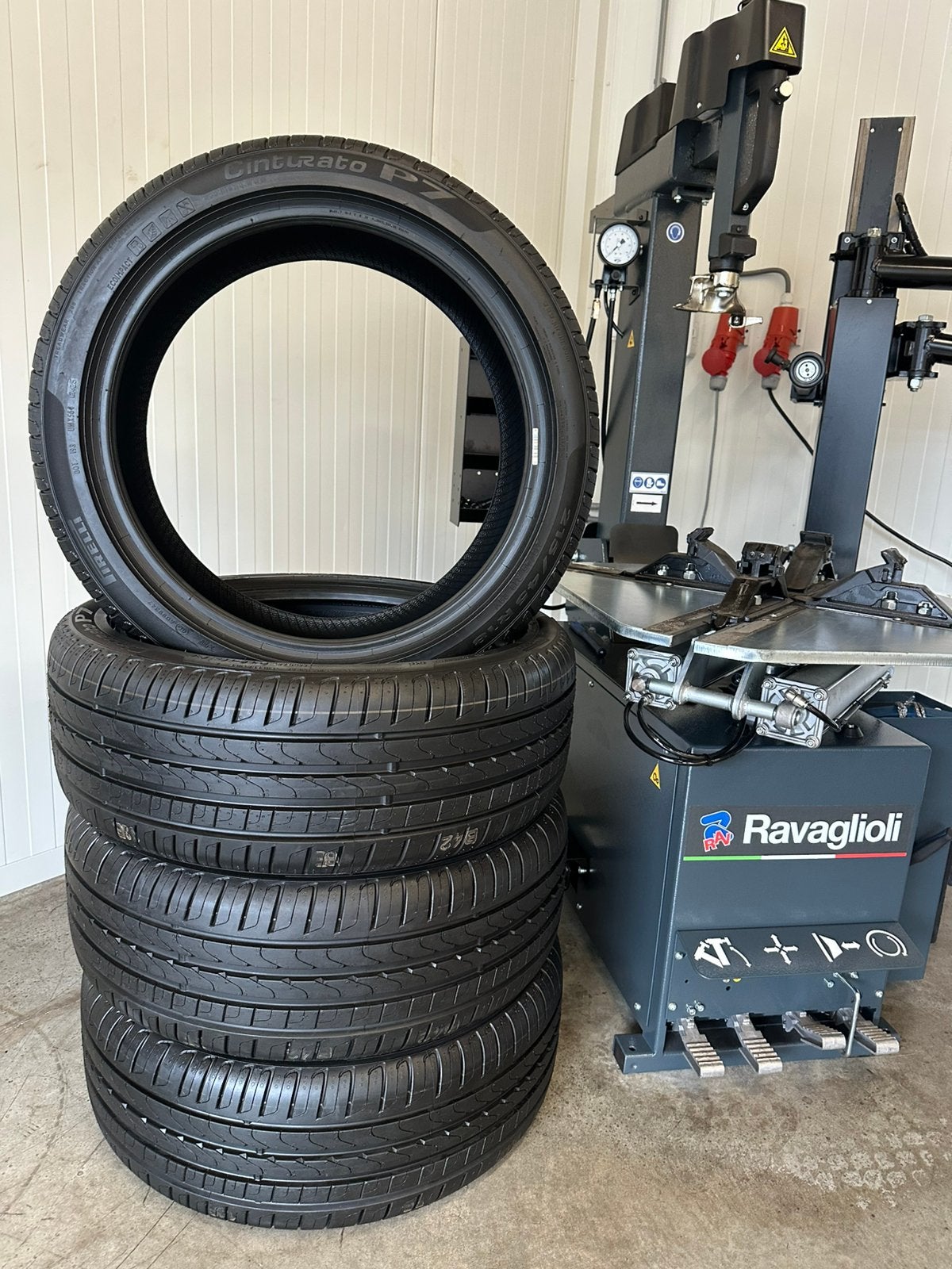 4 Nieuwe Pirelli 215 45 18 Zomerbanden Inclusief Montage, 18 inch, 215 mm, Nieuw, Ophalen of Verzenden