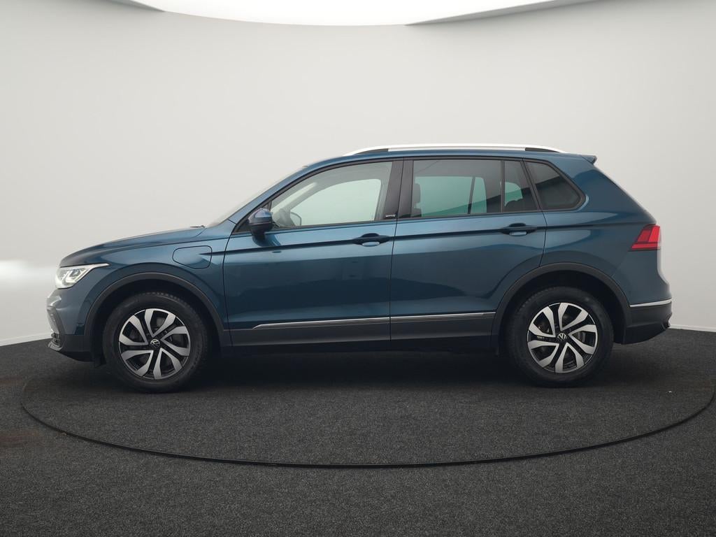 Volkswagen Tiguan 1.4 eHybrid PHEV 245pk Dealer O.H. | Adapt, Auto's, 1716 kg, Stof, Zwart, 4 cilinders