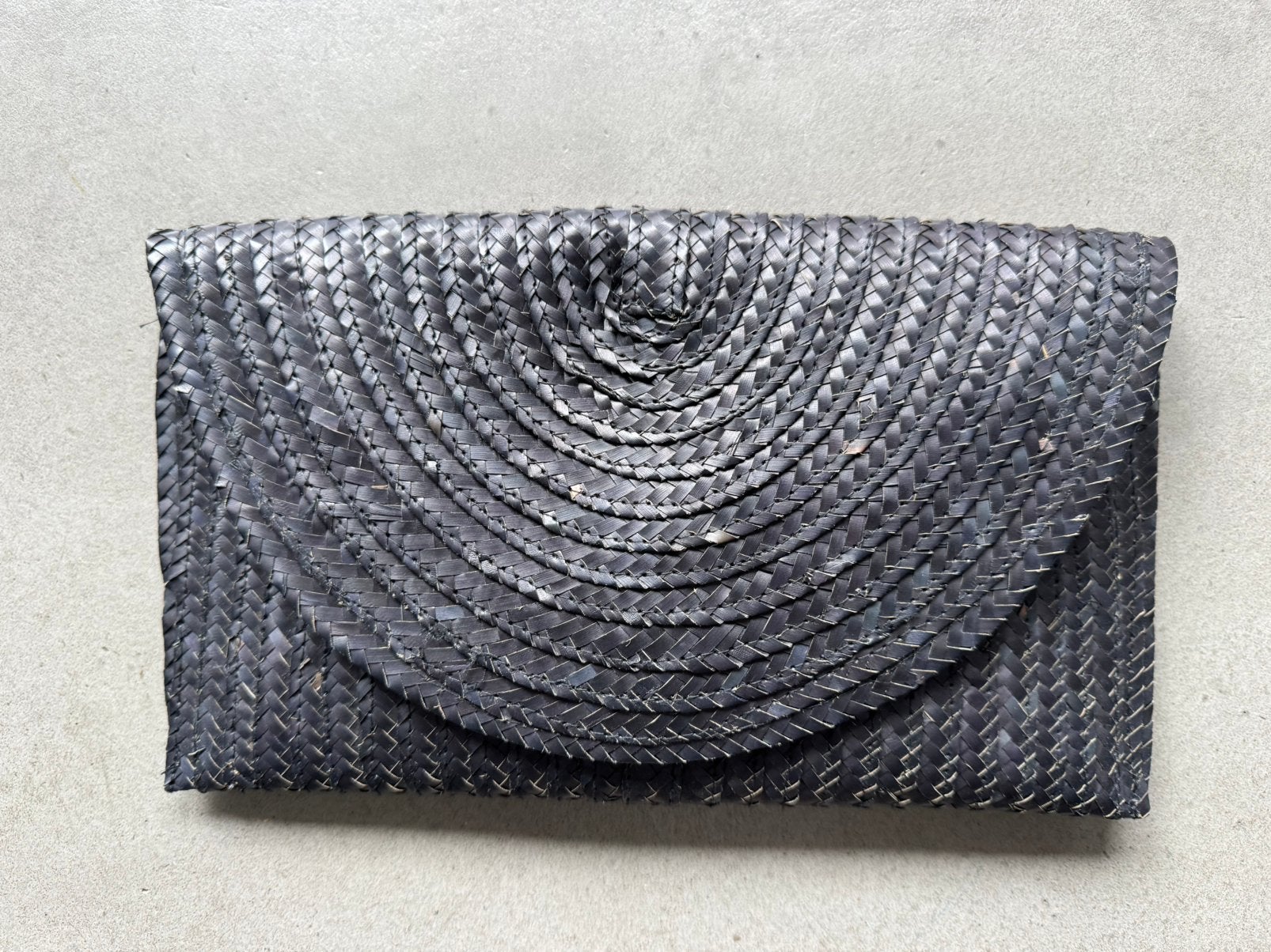 Zwarte raffia clutch van Kim Soo Home Bali nieuw, Ophalen of Verzenden, Nieuw, Zwart, Avondtasje