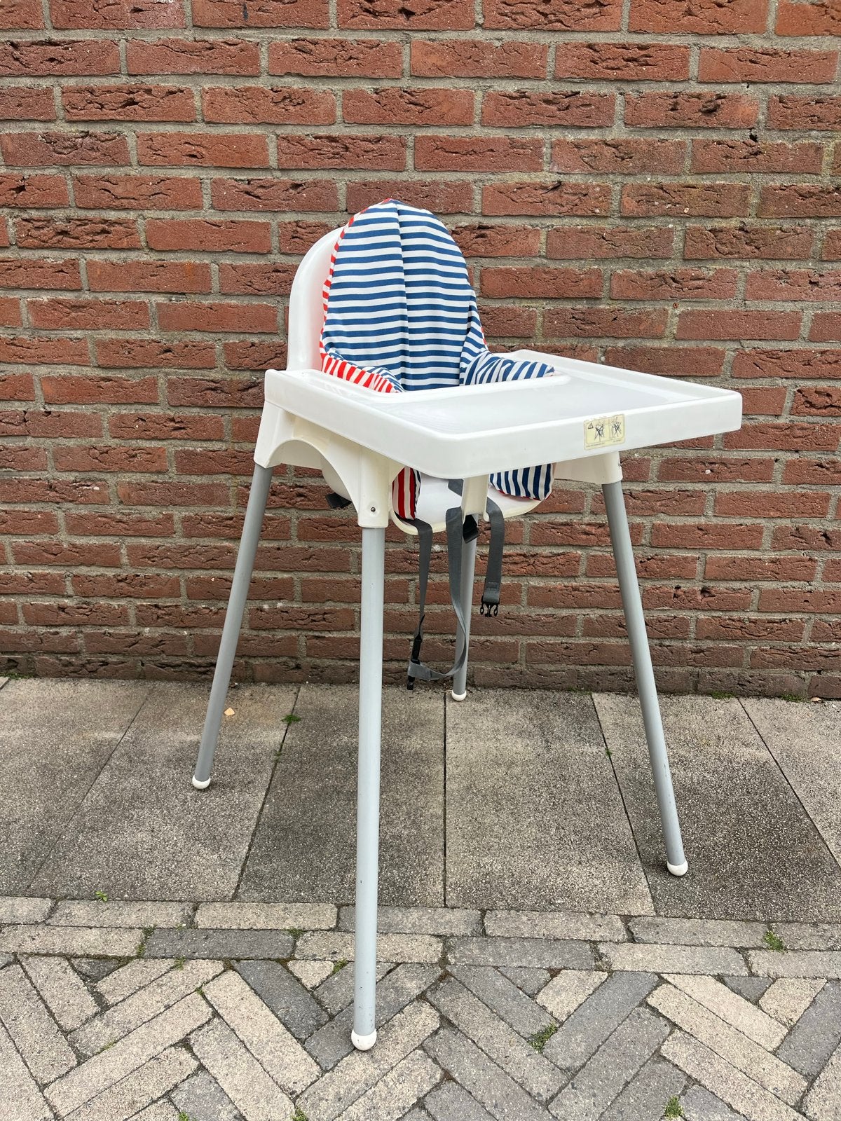 IKEA Antilop kinderstoel met kussen en eetblad, Kinderen en Baby's, Kinderstoelen, Ophalen, Gebruikt, Overige typen, Gordel(s)