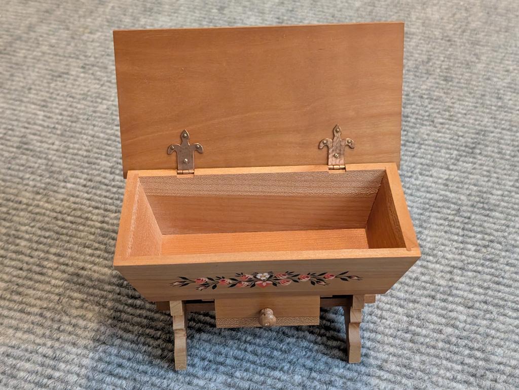 Houten Muziekdoosje met Lade en Bloemenmotief (Reuge), Antiek en Kunst, Ophalen