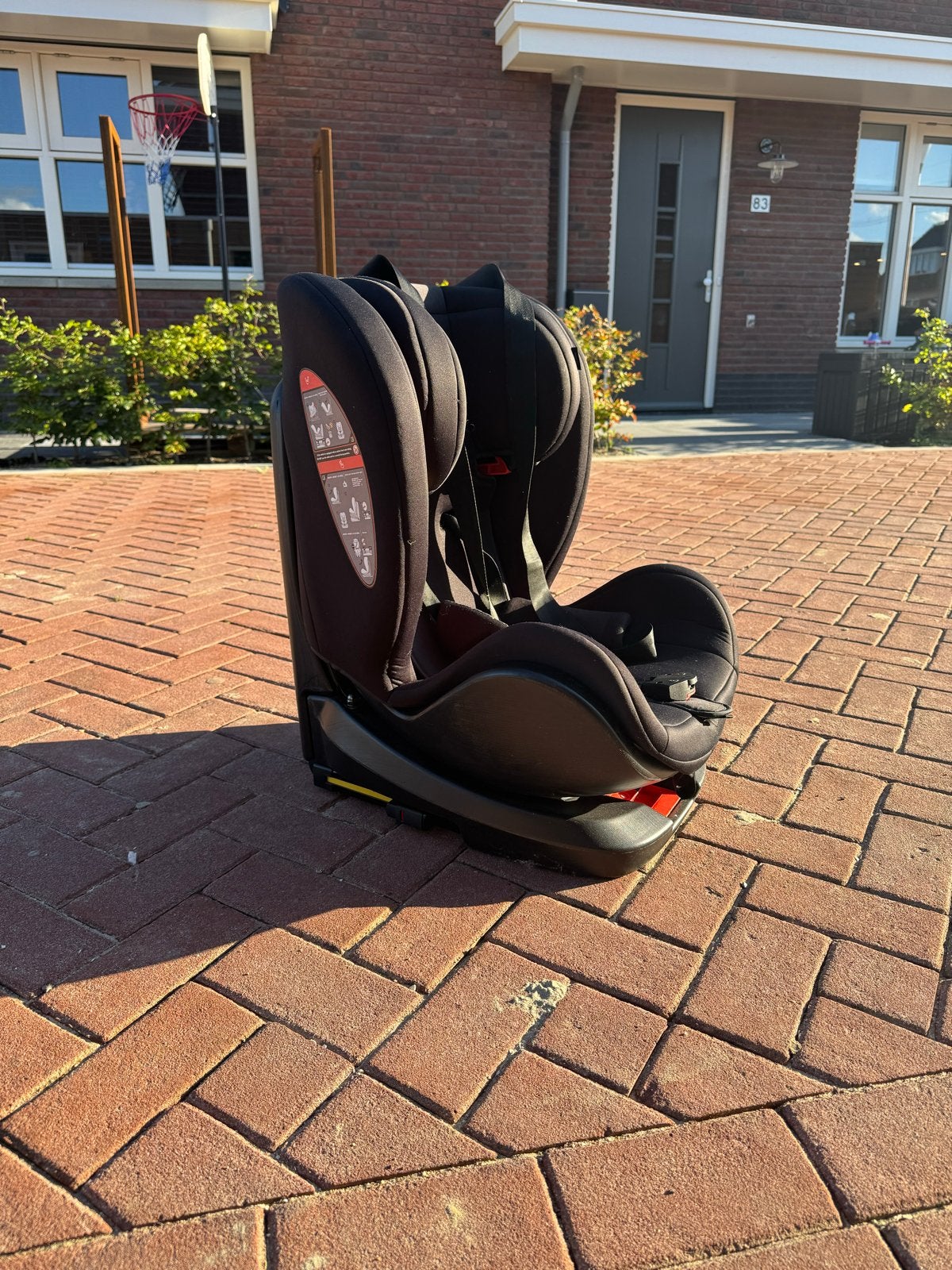 Nette zwarte Bebies First (BF) autostoel, Ophalen