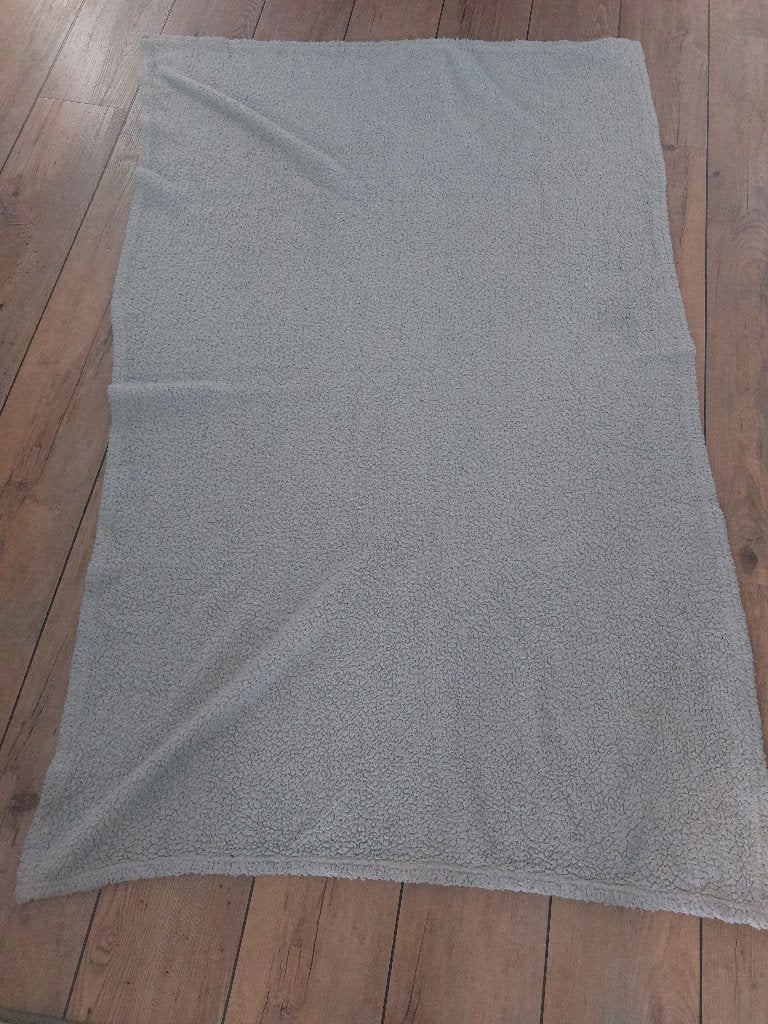 woondeken/plaid dun grijs/beige (wij versturen niet), Ophalen, Gebruikt