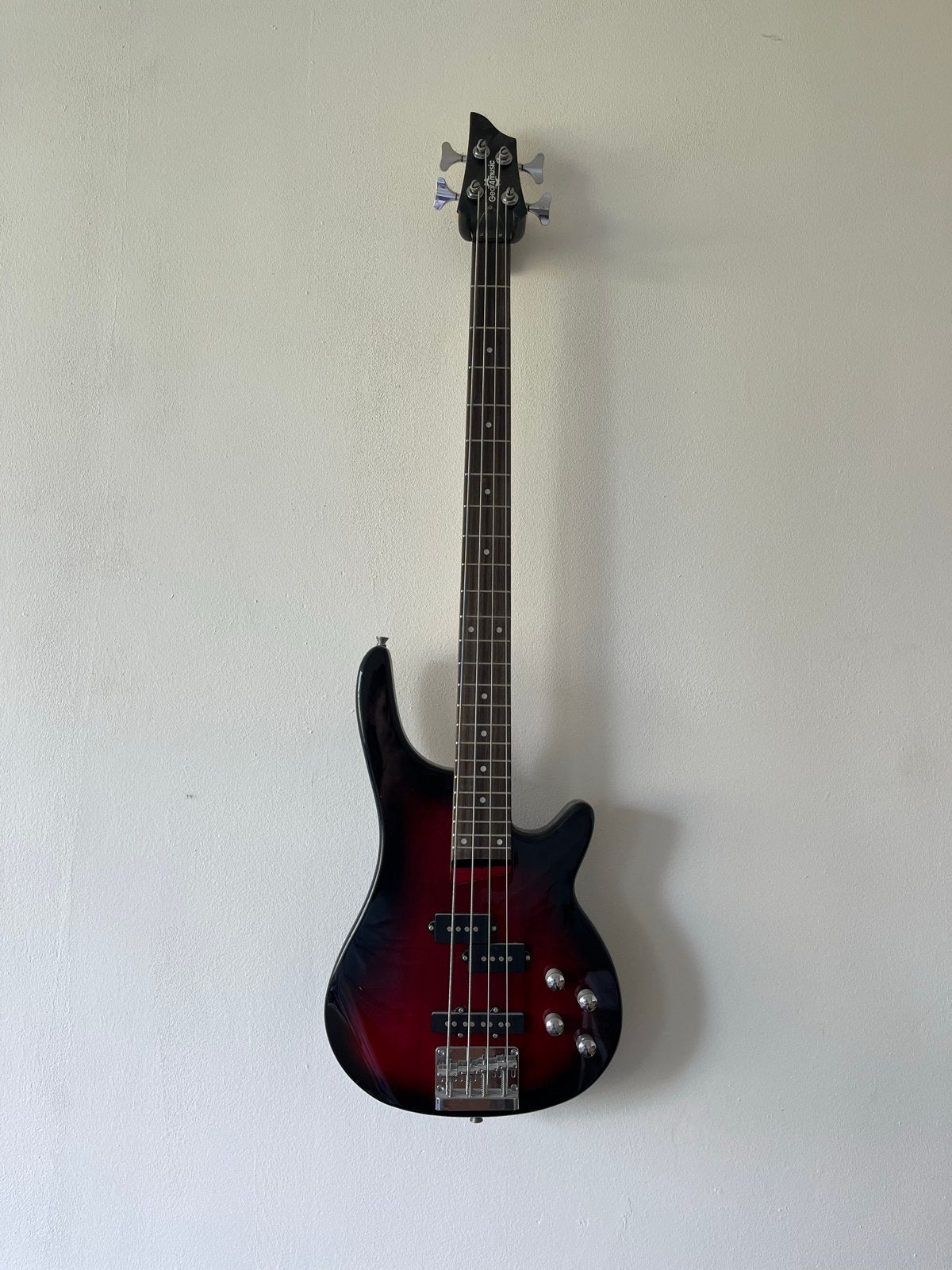 Gear4music basgitaar met versterker en muurbeugel, Ophalen, Gebruikt, Elektrisch