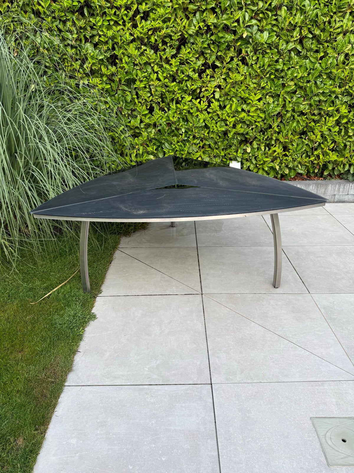 Moderne Tuintafel met Zwart Glas en Aluminium Onderstel, Ophalen, Gebruikt, Rond, Aluminium