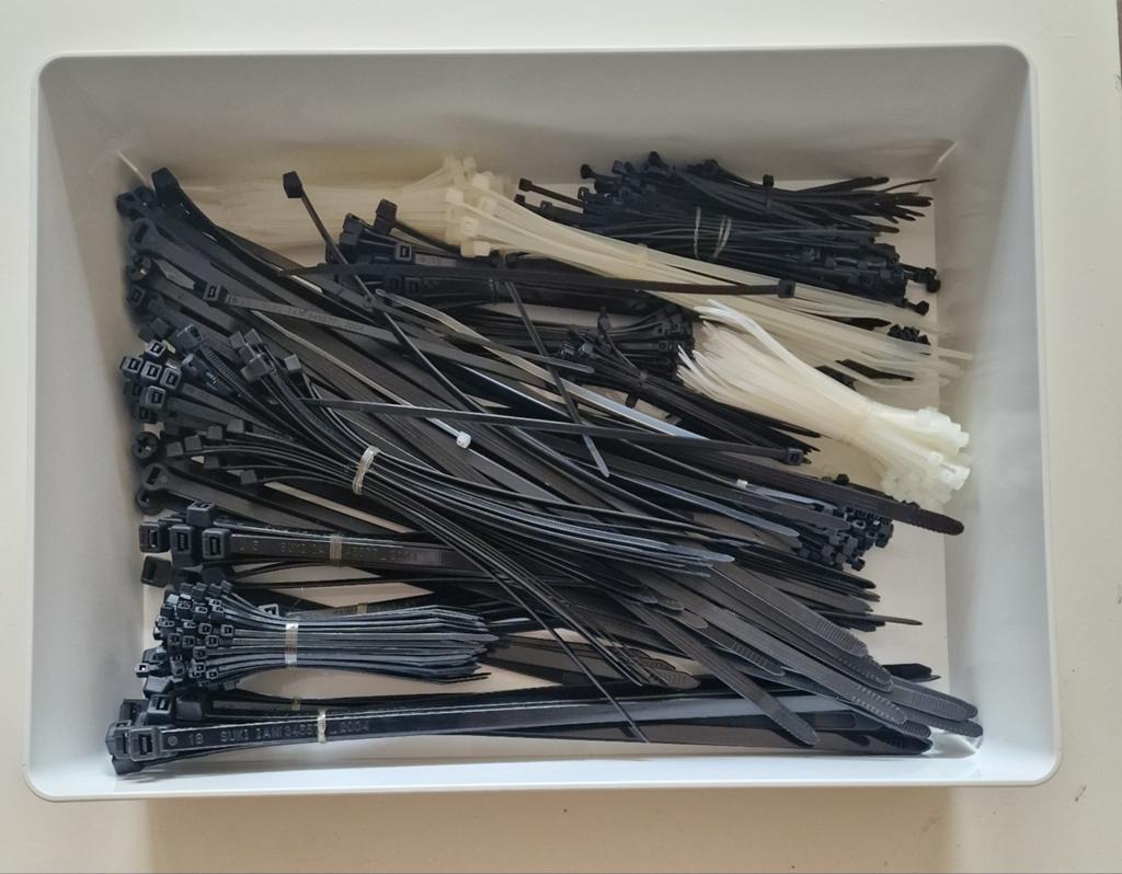 partij zwarte en witte tie-wraps, Ophalen, Overige soorten, Minder dan 100 cm