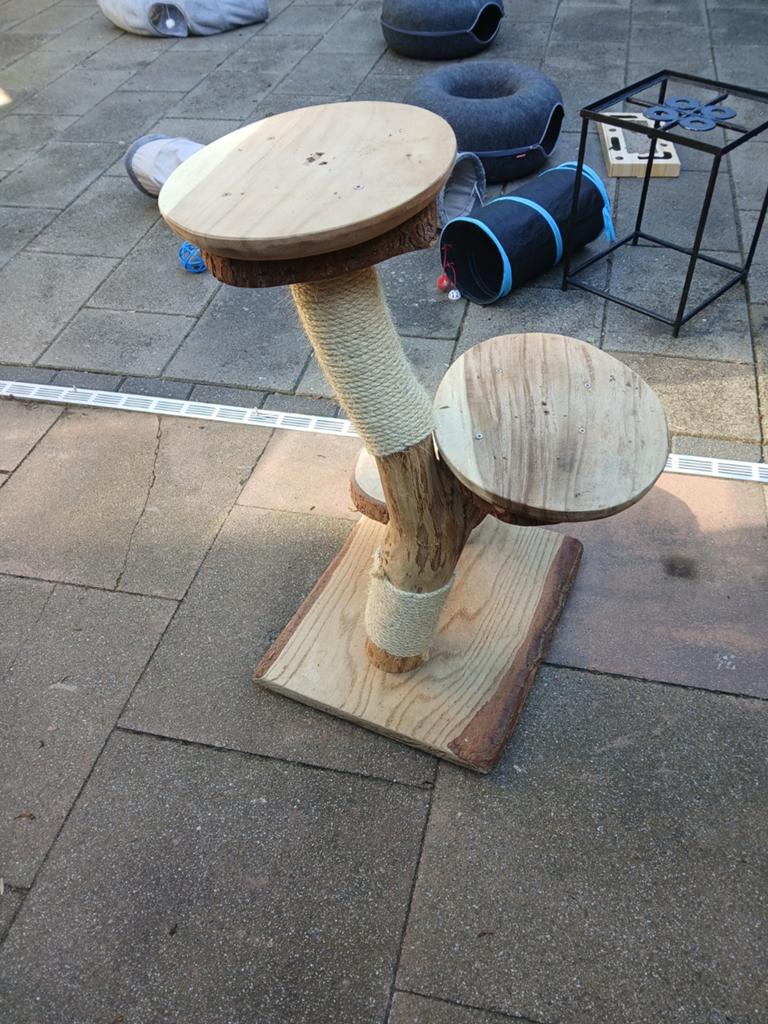 Mooie krabpaal met sisal touw., Ophalen