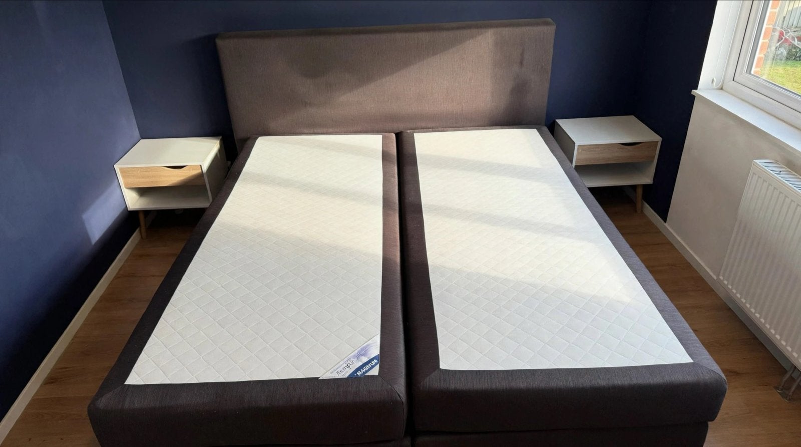 Karlsson boxspring 180x210 met nachtkastjes, Ophalen, 210 cm, Tweepersoons, Zo goed als nieuw