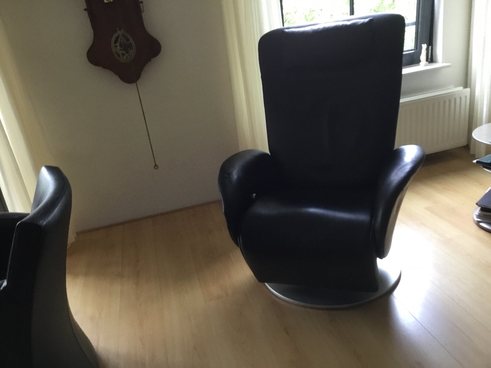 Comfortabele zwarte leren fauteuil met draaivoetRolf Benz, Huis en Inrichting, Fauteuils, Ophalen of Verzenden, Gebruikt, Leer