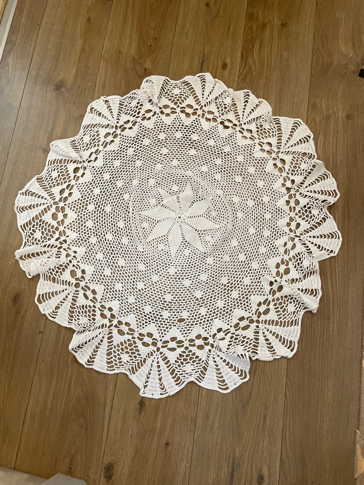 Wit gehaakt tafelkleed - 85 cm, Huis en Inrichting, Gebruikt, Rond, Ophalen of Verzenden, Gehaakt