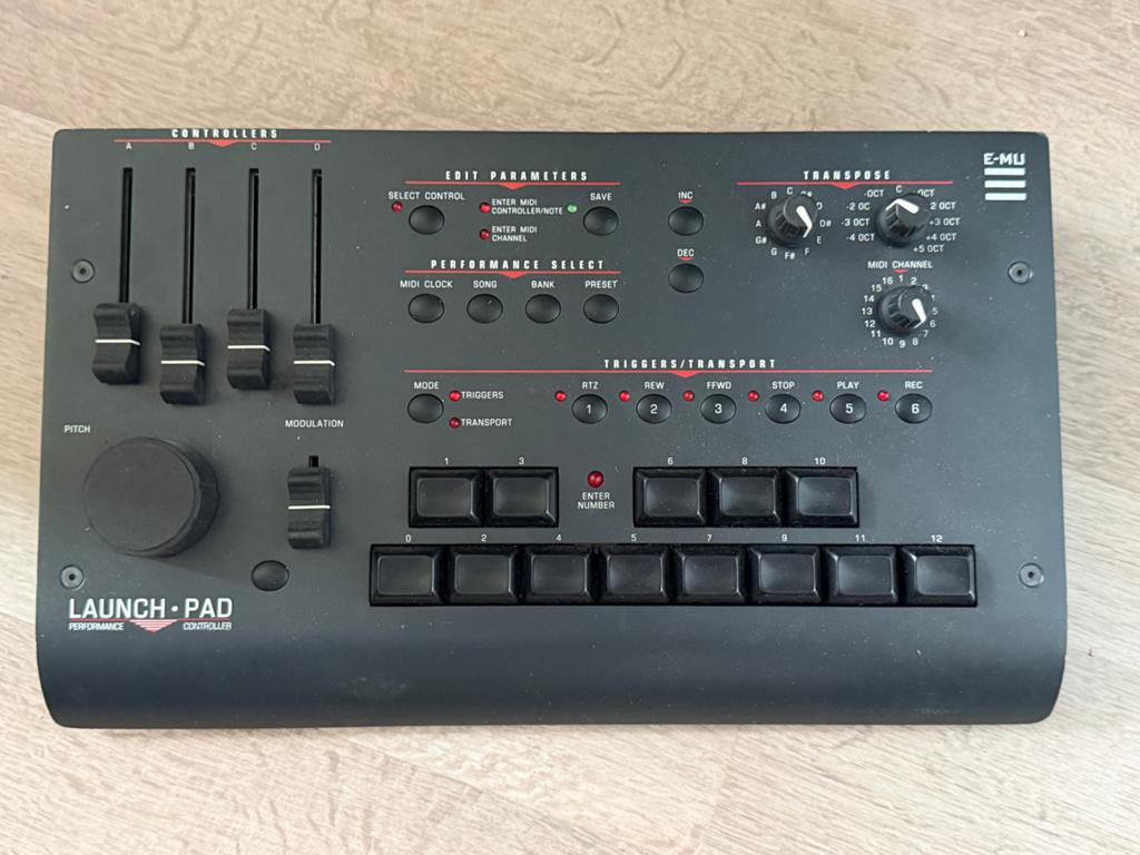 E-mu Launch Pad MIDI Controller, Ophalen of Verzenden, Gebruikt