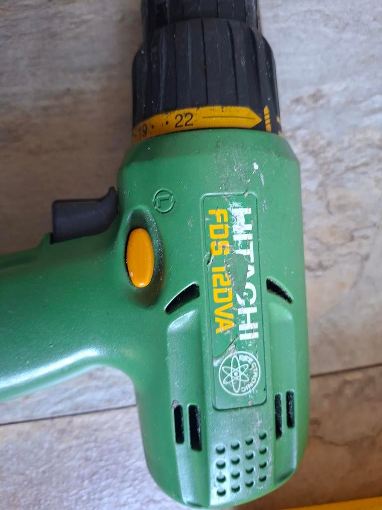 Hitachi FDS 12DVA Booraccu met lader((vaste prijs)), Ophalen, Gebruikt, Variabele snelheid, Boor- en Schroefmachine