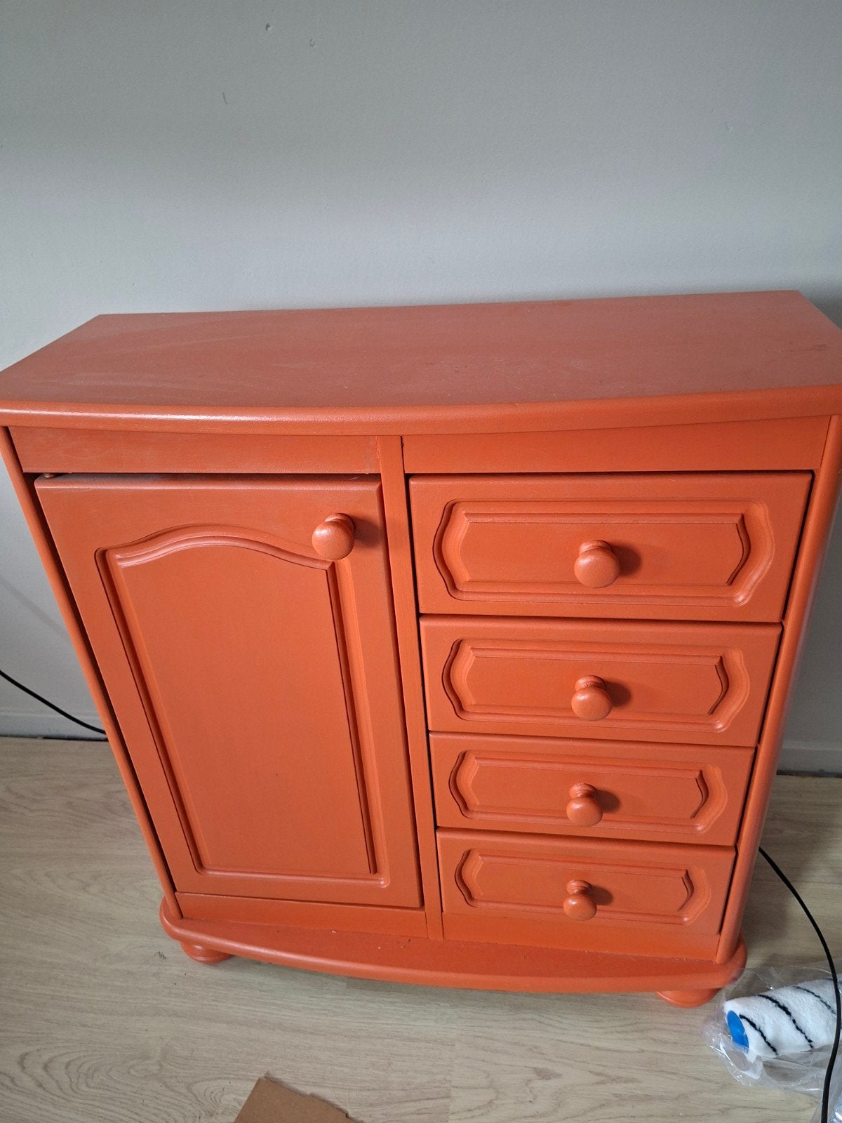 Oranje kastje met lades en deurtje, Ophalen, Gebruikt, Met lade(s), 50 tot 100 cm