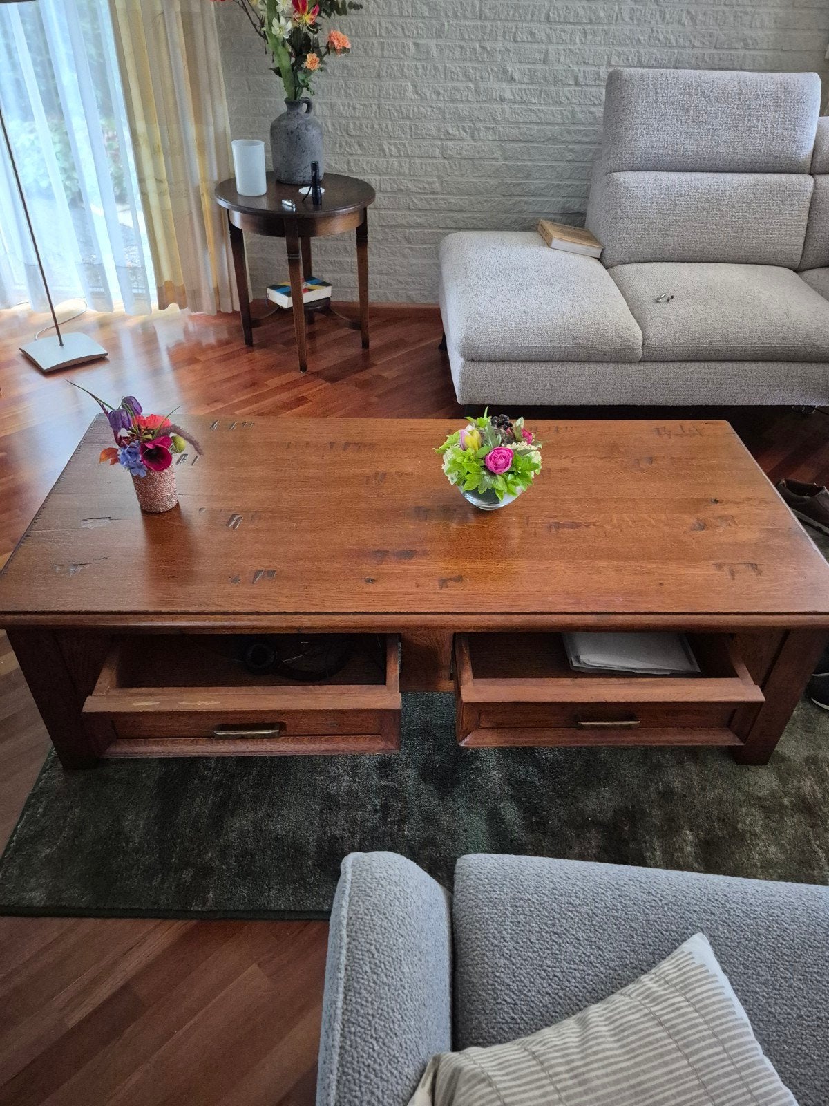 Mooie salontafel met ruime lades, Ophalen, 100 tot 150 cm, Eikenhout, 50 tot 100 cm