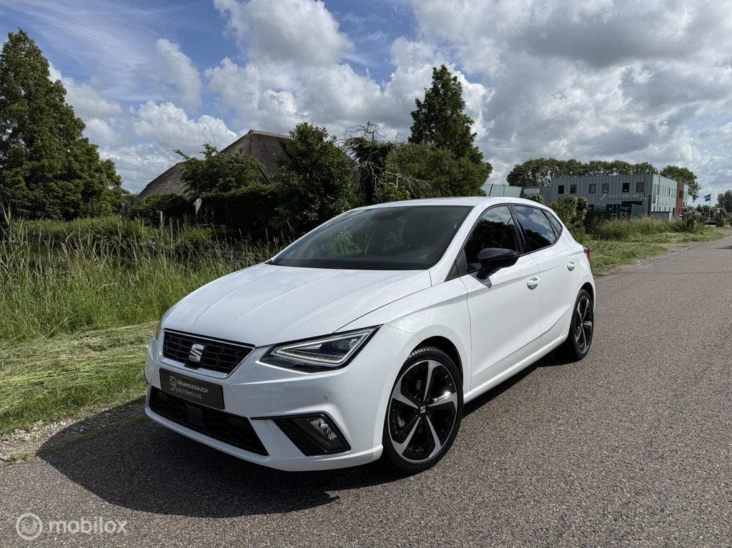 Seat Ibiza 1.0 EcoTSI DSG FR / Beats / CarPlay / ACC / Camer, Stof, Gebruikt, Zwart, Parkeersensor