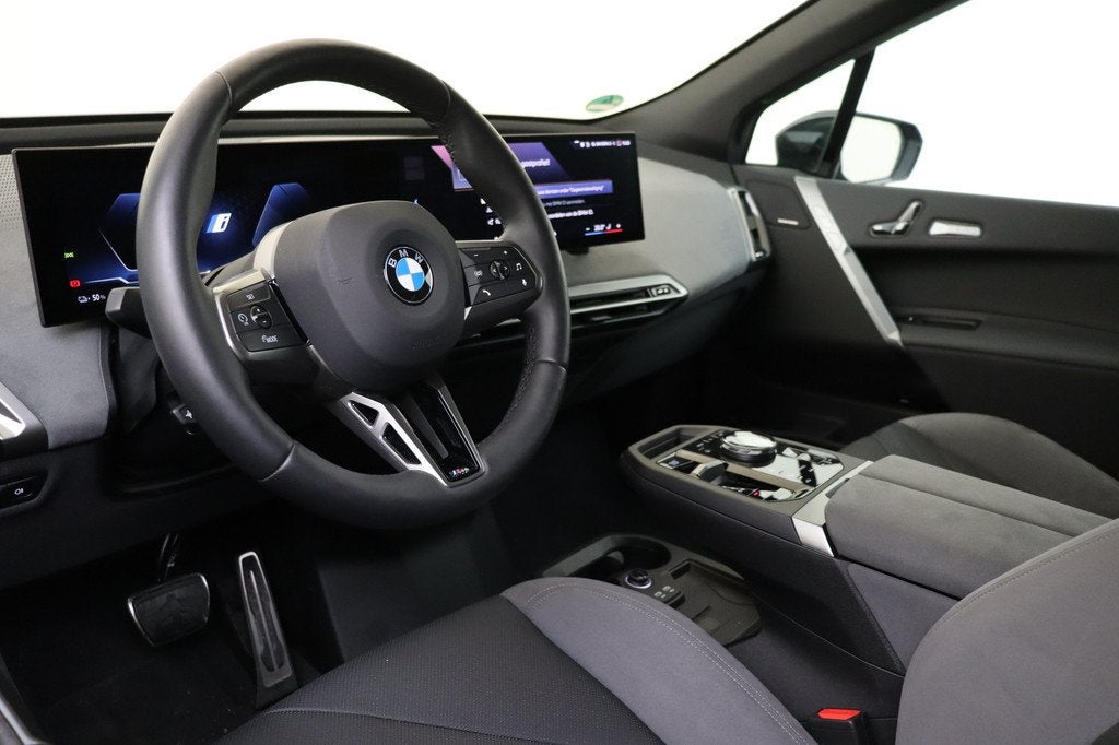 BMW iX xDrive60 112 kWh / Trekhaak / Panoramadak / Comfort A, Auto's, BMW, Met garantie (alle), Zwart, Leder, 2480 kg