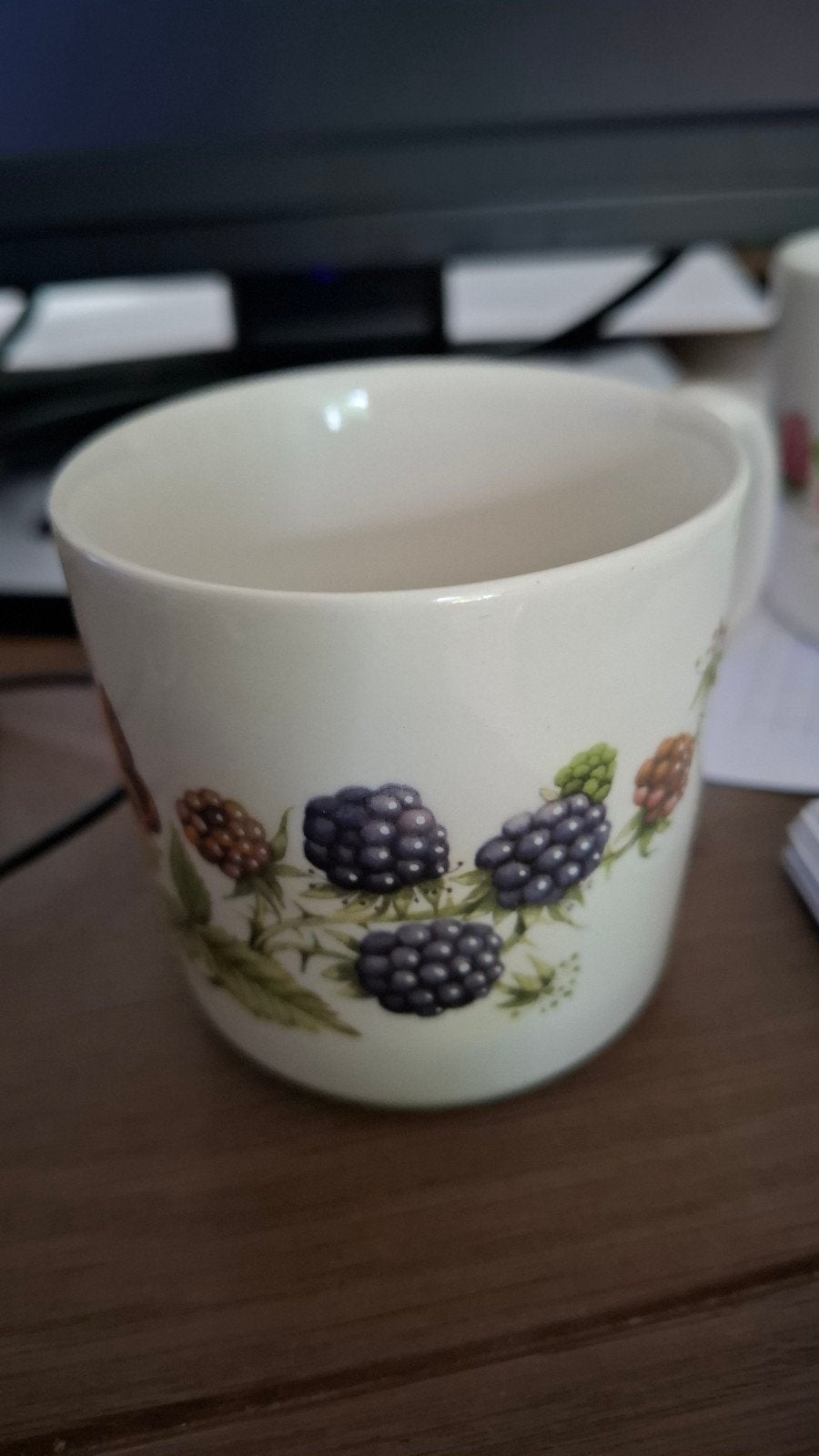 Mok beker marjolein Bastin wedgwood libelle bramen vlinder, Klassiek, Ophalen of Verzenden, Zo goed als nieuw, Kop(pen) en/of Schotel(s)