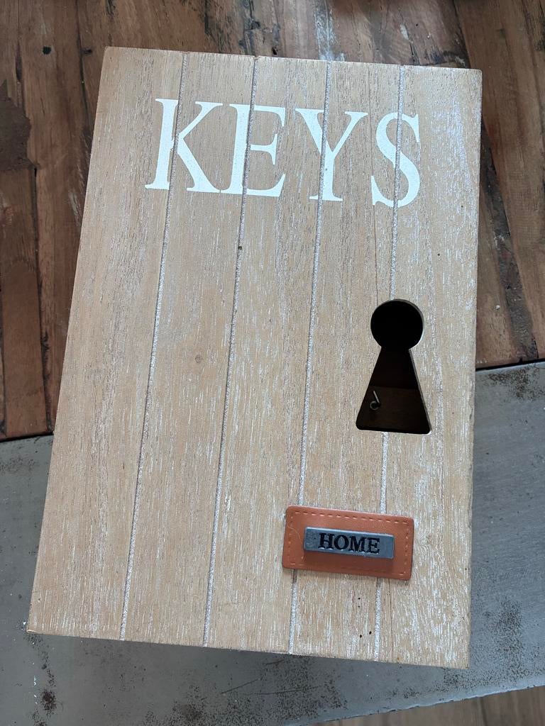 Houten sleutelkastje, Ophalen, Hout, Gebruikt, Beige