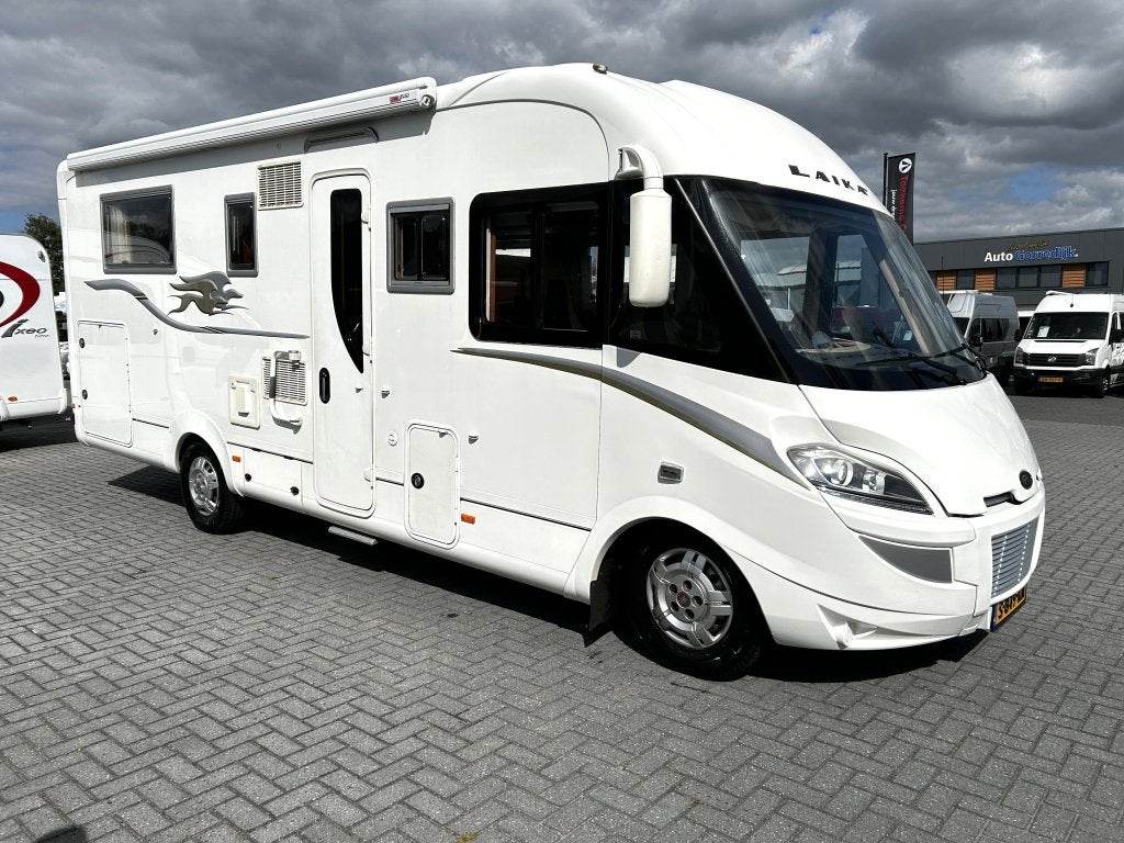 Laika Kreos 7010 queensbed/hefbed/automaat/3.0L-180pk, Caravans en Kamperen, Fiat, 7 tot 8 meter, Bedrijf, Diesel