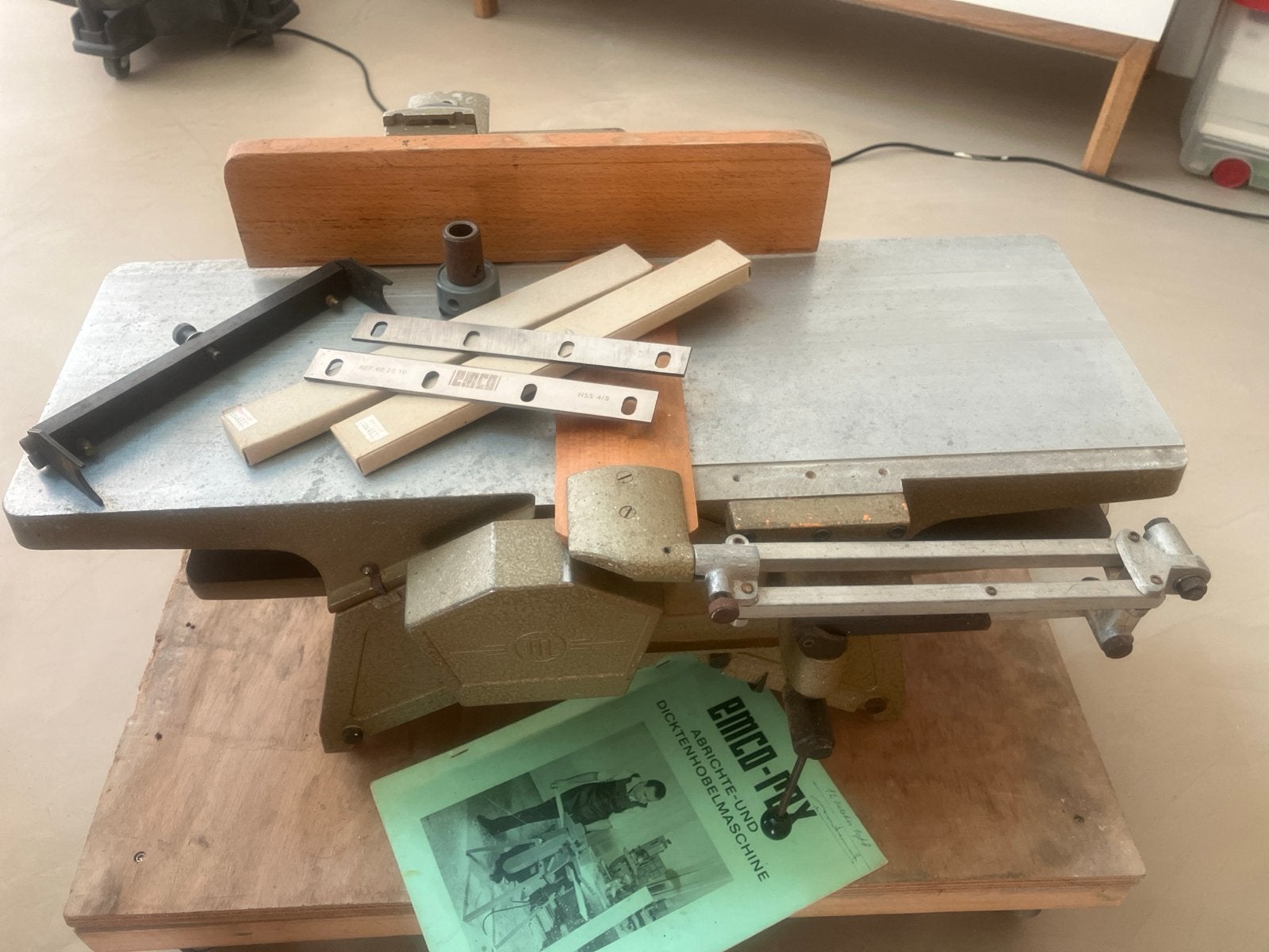 Emcorex vintage vlak/vandiktebank - Perfect voor houtbewerki, Doe-het-zelf en Verbouw, Gereedschap | Overige machines, Ophalen