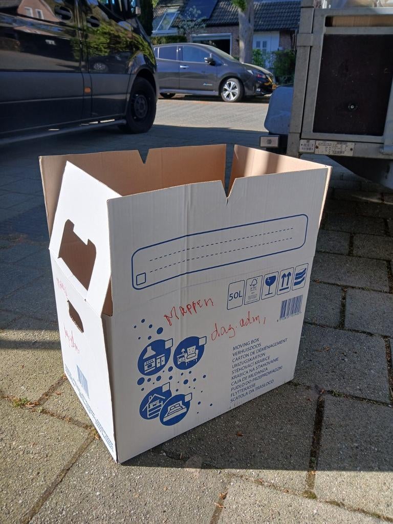 12 stevige verhuisdozen (2x Mondial, 1x Ikea, 9x onbekend), Ophalen, 50 tot 75 cm, Minder dan 40 cm, 35 tot 50 cm