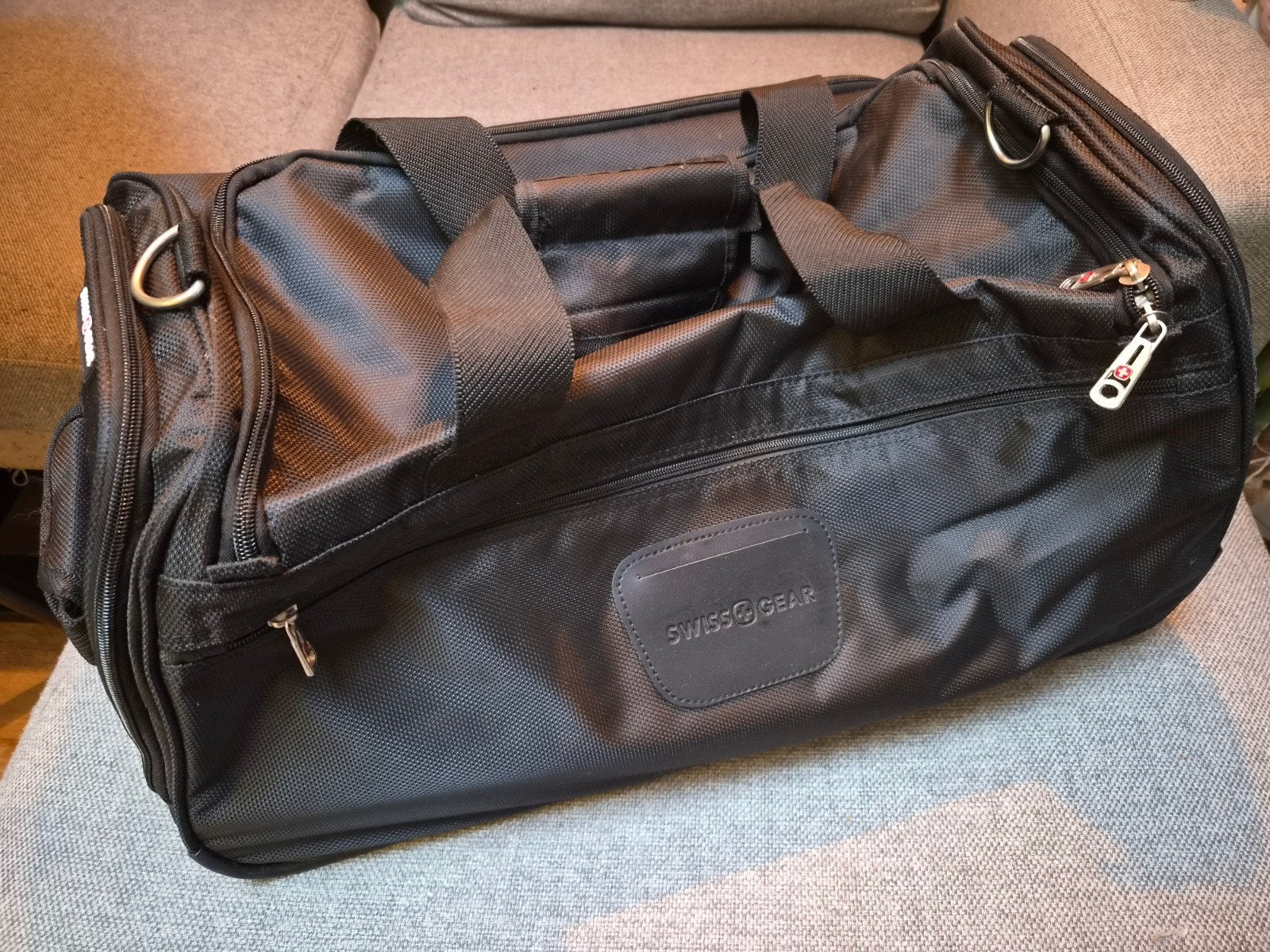 SWISSGEAR Zurich 48L Rolduffel - Zwart, Handig & Ruim, Ophalen, Wieltjes, 20 tot 30 cm, Zwart