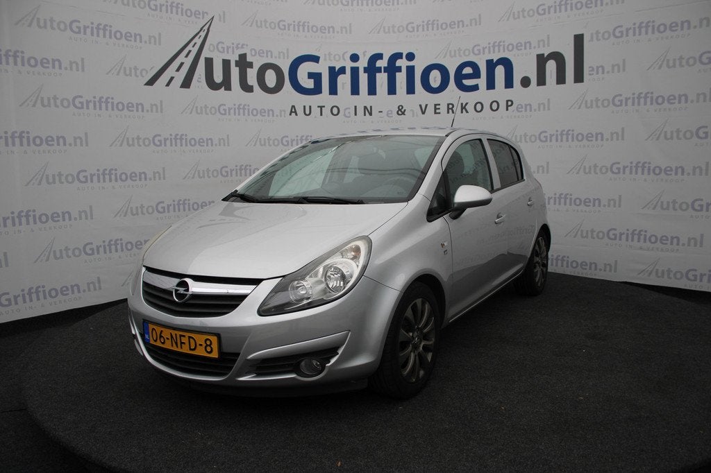 Opel Corsa 1.2-16V '111' Edition 5-deurs met fietsendrager, Voorwielaandrijving, Euro 5, Zwart, 4 cilinders