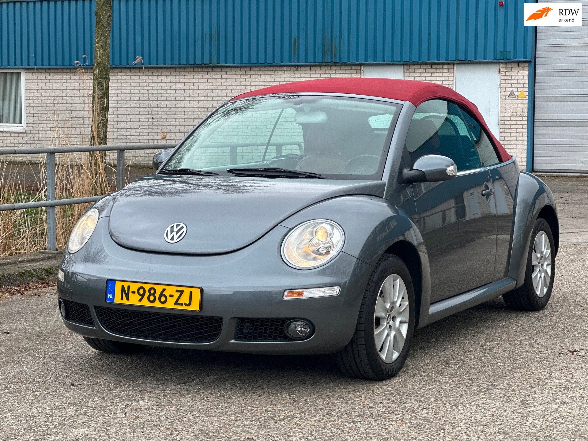 Volkswagen New Beetle Cabriolet 1.8-20V T Highline Cabriolet, Voorwielaandrijving, Beetle (Kever), 4 cilinders, 4 stoelen