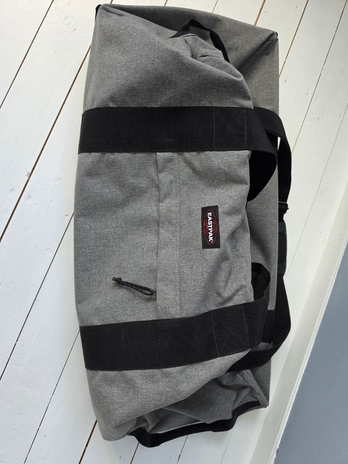 Eastpak reistas met wieltjes - Grijs, Uitschuifbare handgreep, 30 cm of meer, Ophalen of Verzenden, Zo goed als nieuw