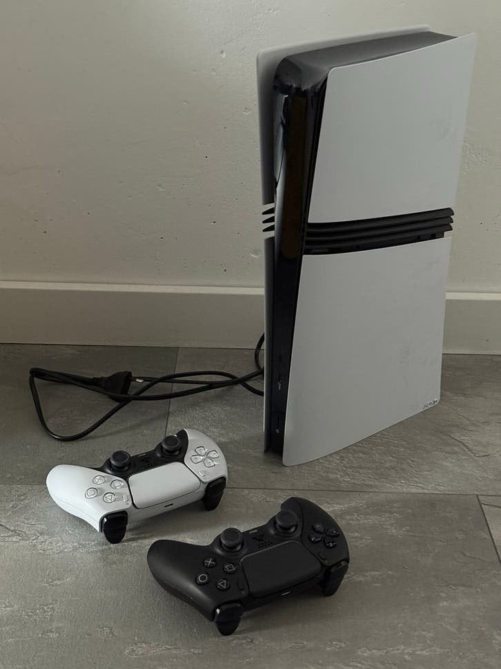 Playstation 5 pro met 2 controllers, Ophalen of Verzenden, Zo goed als nieuw, Playstation 5