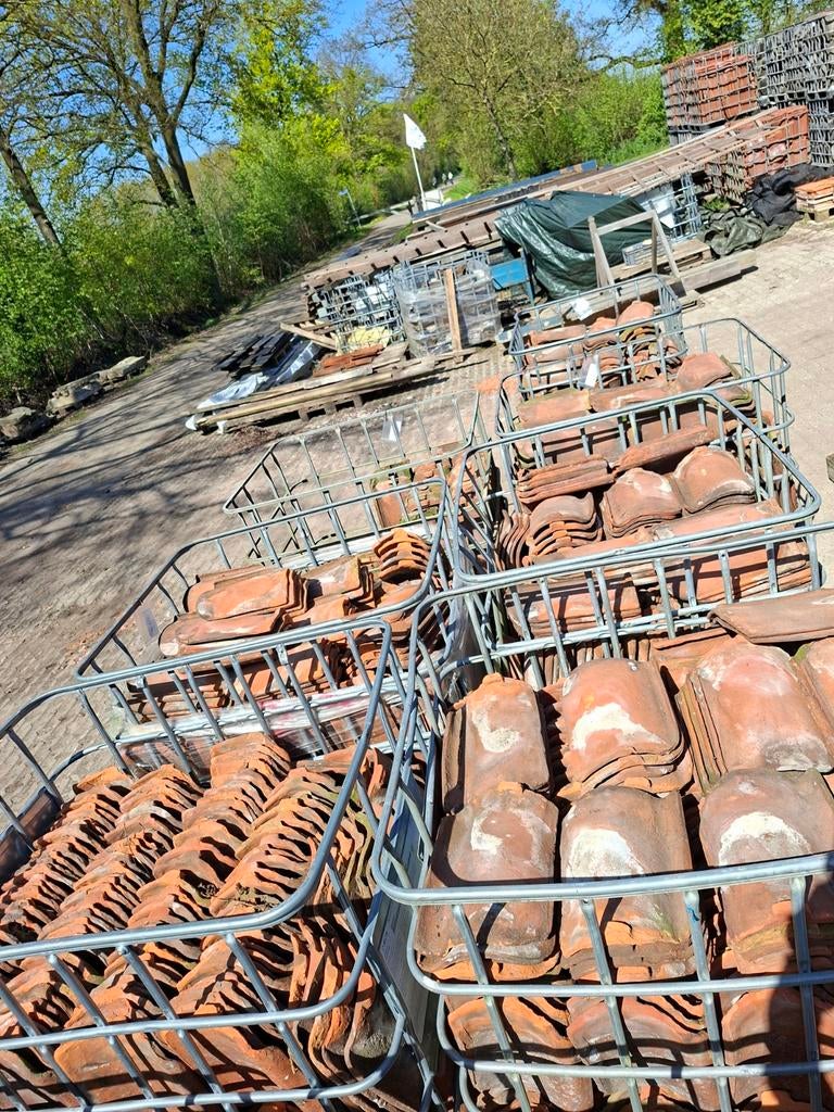 Partij van 2250 oude holle dakpannen - vanaf €1,- p/st, Ophalen