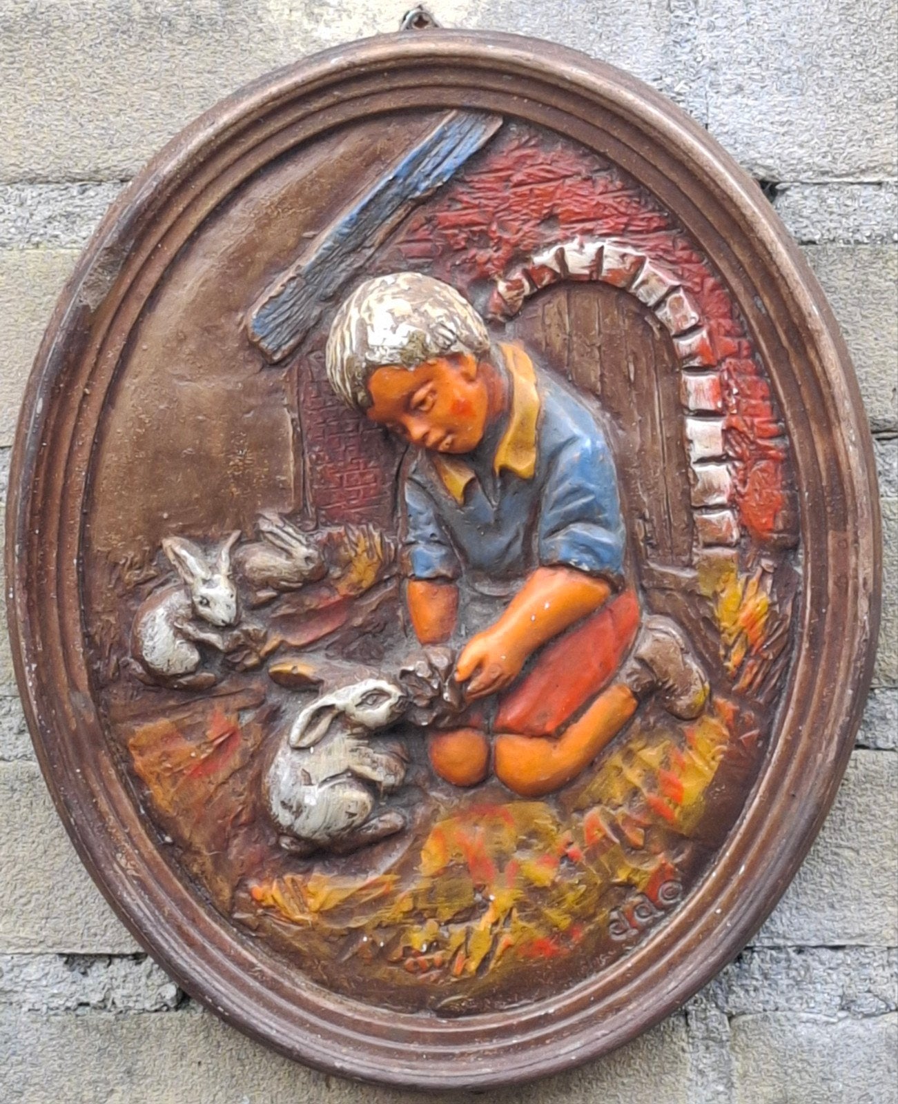 Jongen voedert konijn.  Ca 1900. Wandplaquette.  22 /27 cm., Ophalen, Gebruikt